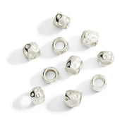 Set di 10 componenti granelli in argento 925 con forma organica e superfici lucide.